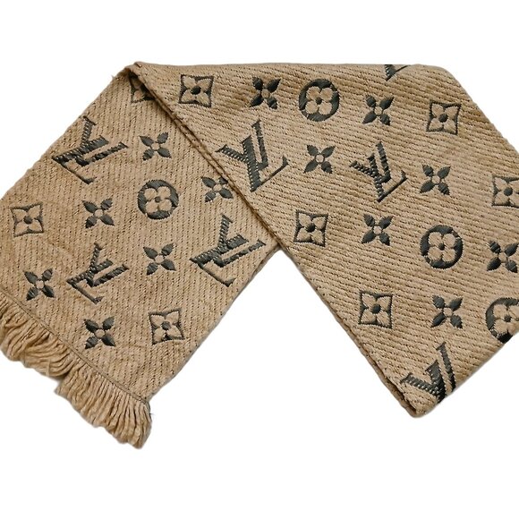 LOUIS VUITTON LV Monogram Beige/Tan & Gray Shine Scarf - Picture 2 of 14